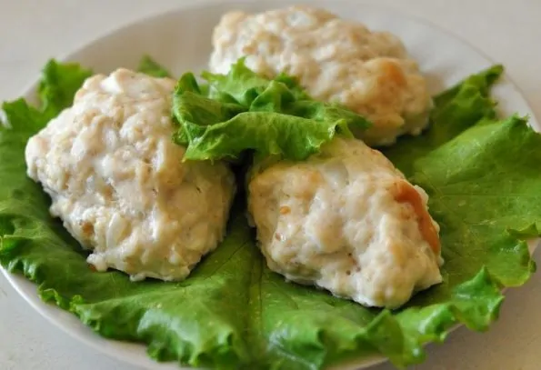 Куриные котлеты с овсяными хлопьями на пару в мультиварке Куриные котлеты с овсяными хлопьями на пару в мультиварке