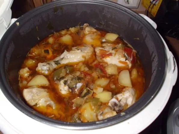 Картофель тушеный с курицей, морковью и луком в мультиварке Картофель тушеный с курицей, морковью и луком в мультиварке